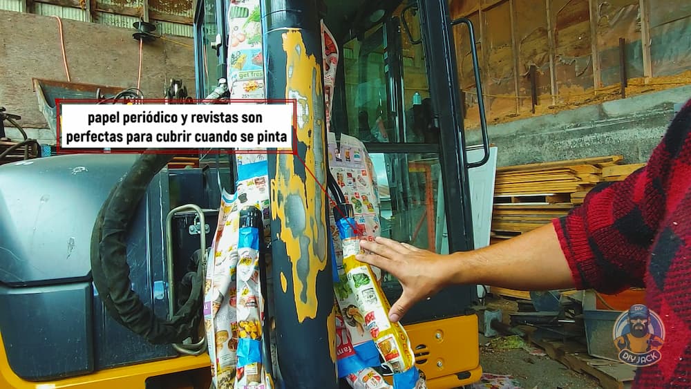 Puedes usar papel periódico para cubrir cuando pintes